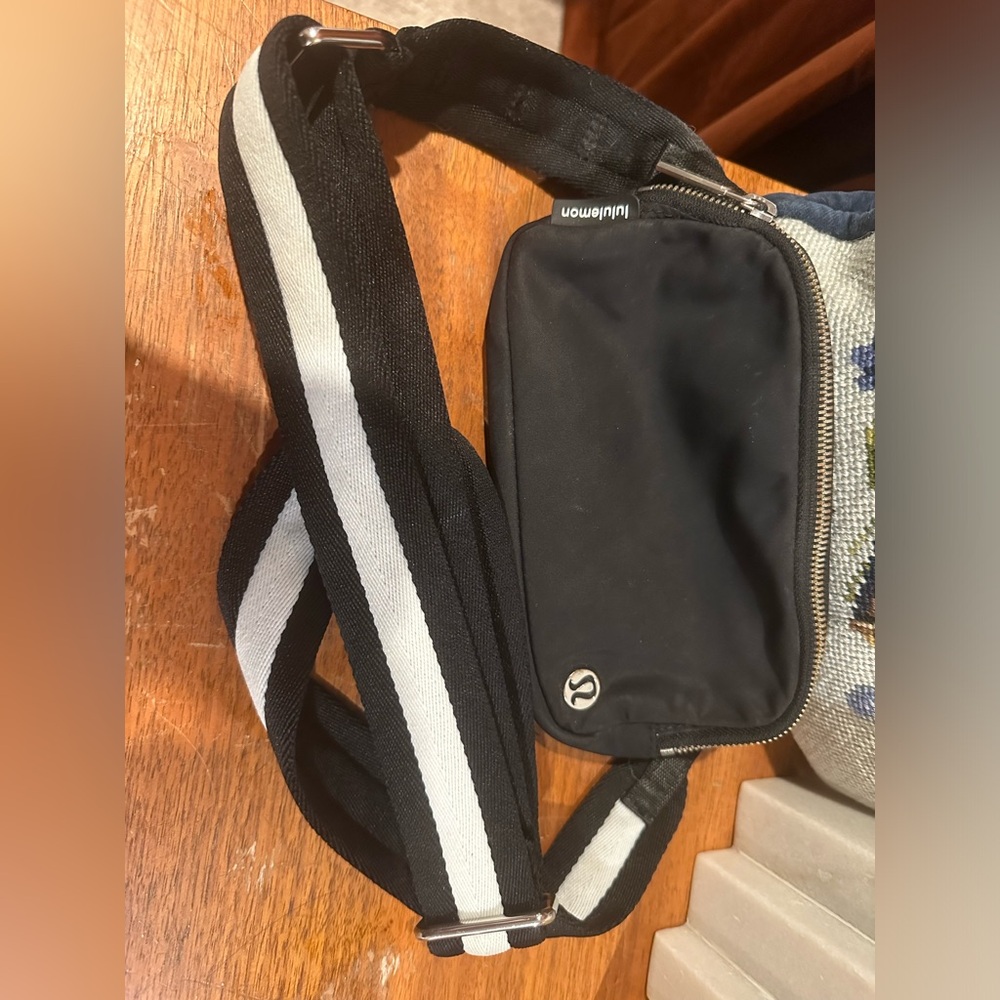 lululemon everywhere belt bag